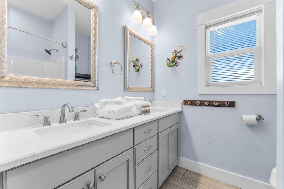 Pet Friendly Beach House - Beach Hop House in Florida
