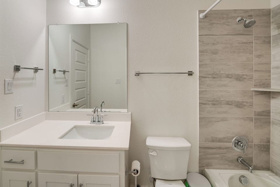 En-Suite Bathroom | 1st Floor | Towels Provided