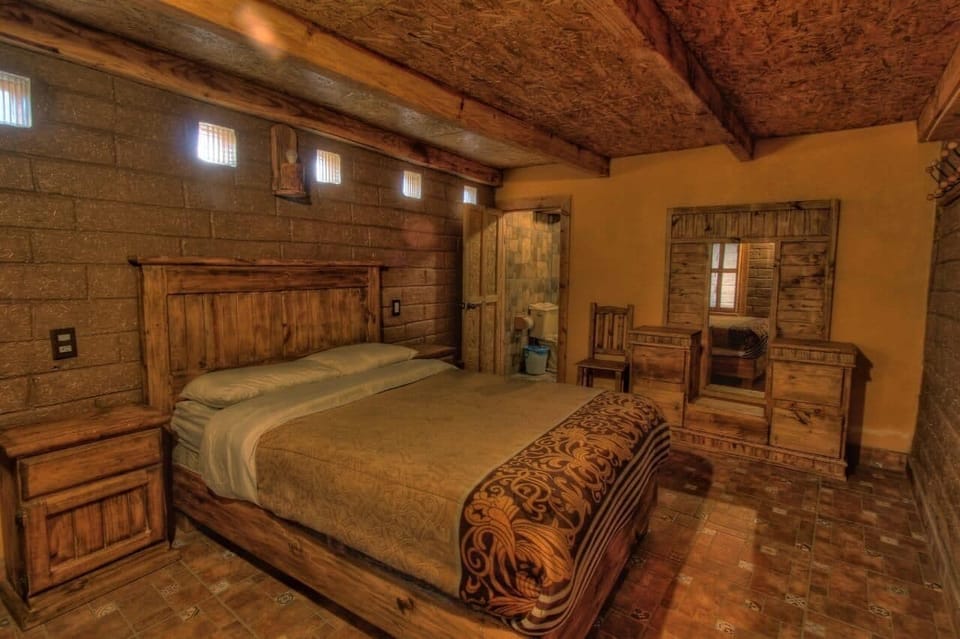 Room, 1 King Bed | Laptop workspace, free WiFi