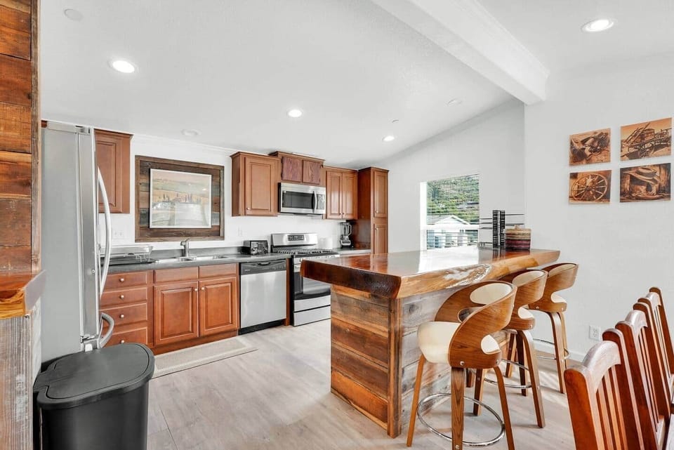 Table seats 8 plus kitchen island seats 3.