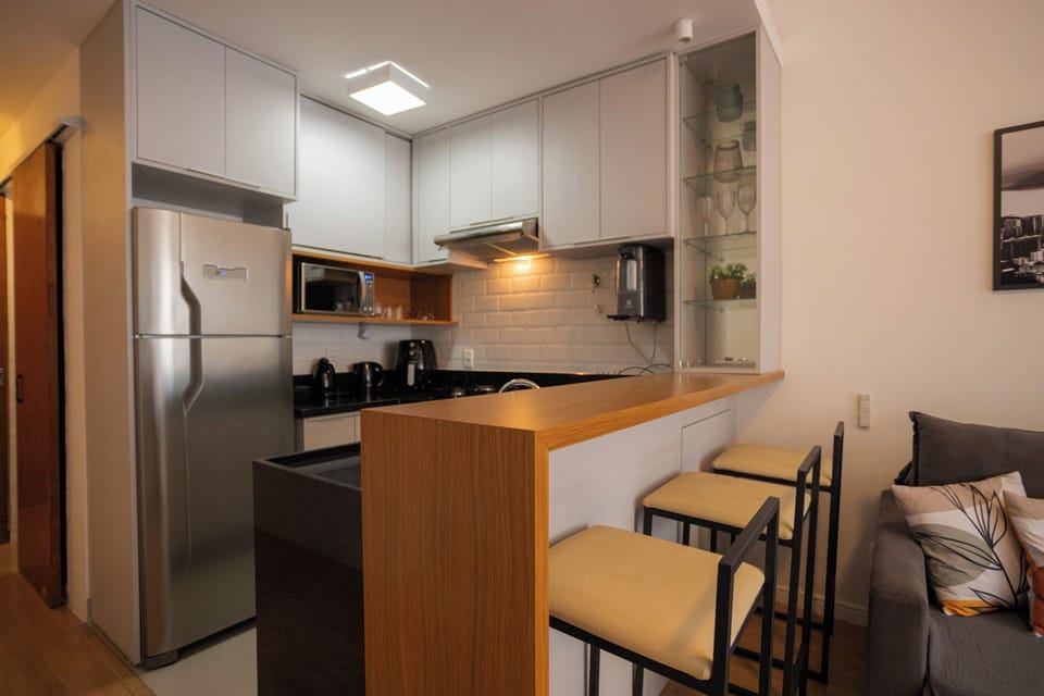 SUH Copacabana 43 | Private kitchen | Microwave, electric kettle