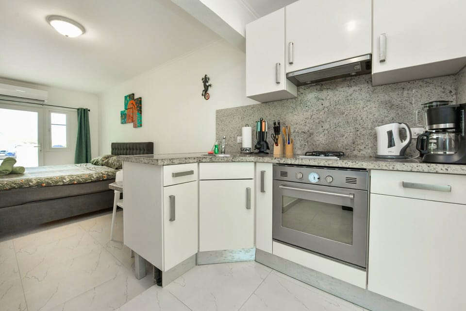 Another view of the bathroom