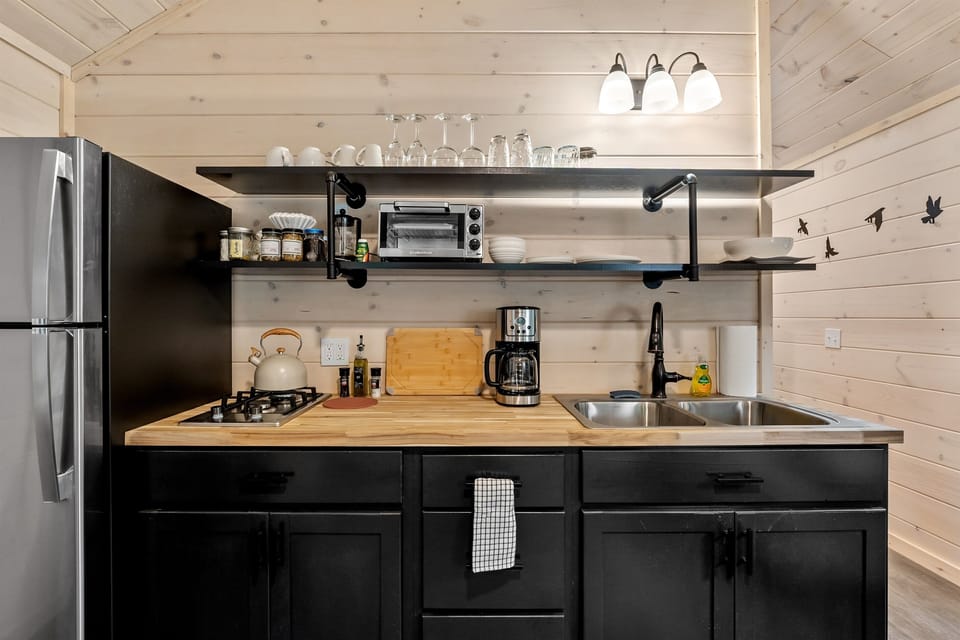 Stocked kitchen, refrigerator, propane stove, air fryer