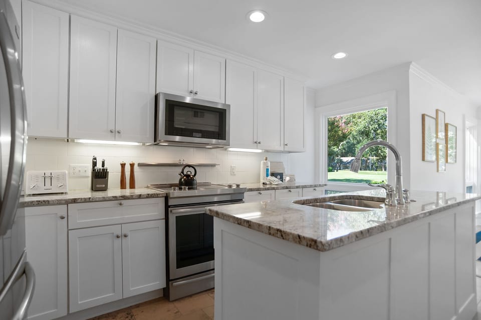 Villa, Multiple Beds, Kitchen, Golf View (173 Twin Oaks) | Private kitchen | Fridge, microwave, oven, stovetop