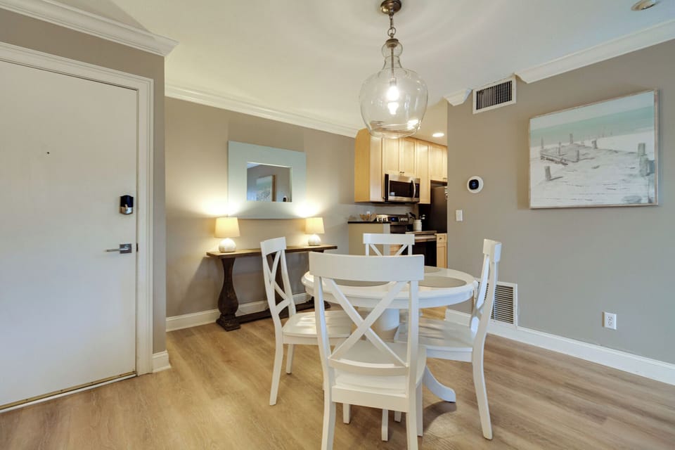 Villa, 1 King Bed, Patio, Garden View (905 Cutter Court) | Dining