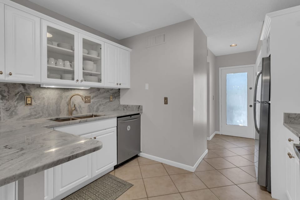 Villa, Multiple Beds, Patio, Garden View (2264 Heritage Villas) | Private kitchen | Fridge, microwave, oven, stovetop