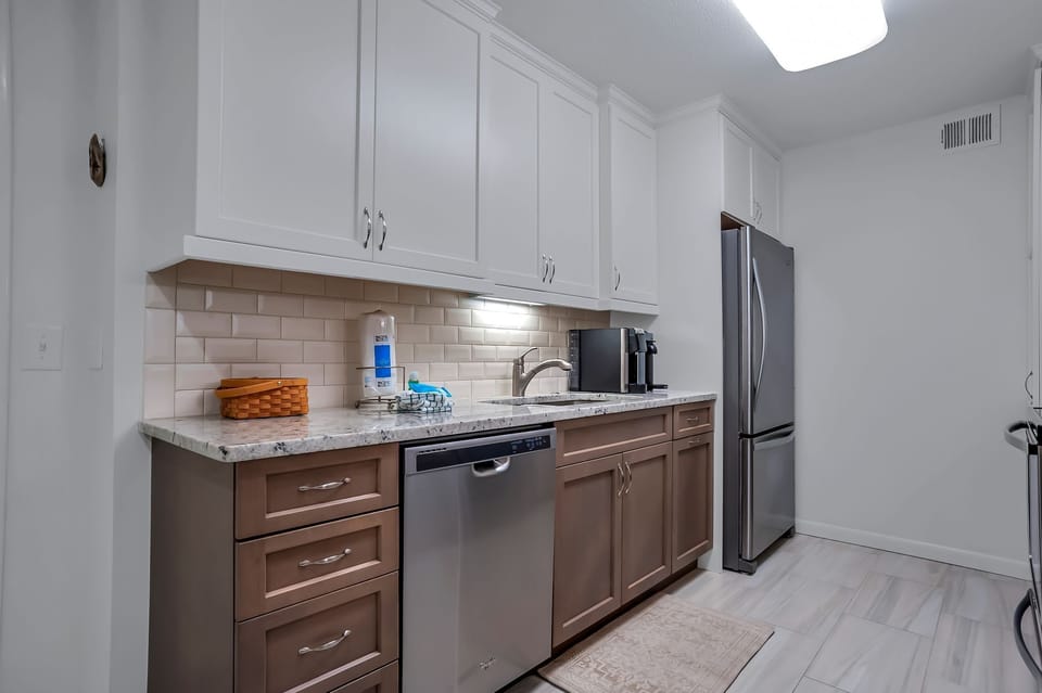 Villa, Multiple Beds, Kitchen (910 Cutter Court) | Private kitchen | Fridge, microwave, oven, stovetop