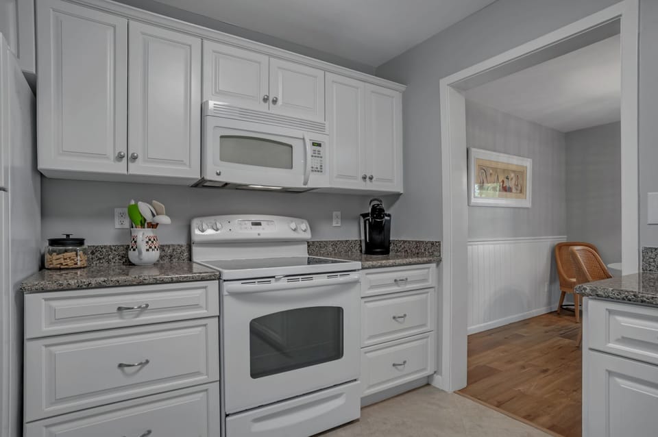Villa, Multiple Beds, Patio, Golf View (2282 Heritage Villas) | Private kitchen | Fridge, microwave, oven, stovetop