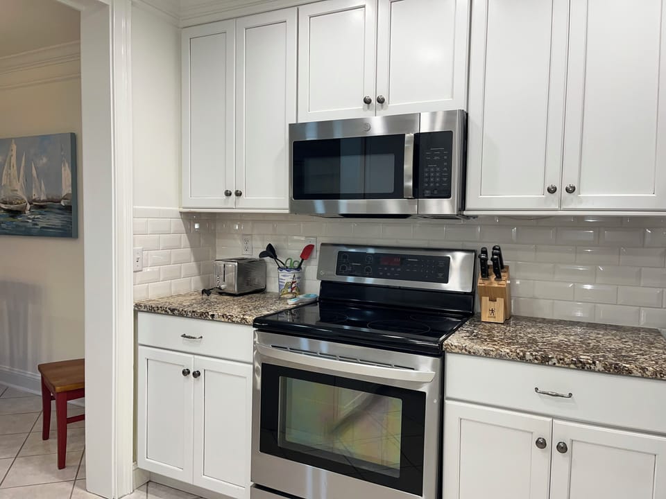 Villa, Multiple Beds, Patio, Garden View (2251 Heritage Villas) | Private kitchen | Fridge, microwave, oven, stovetop
