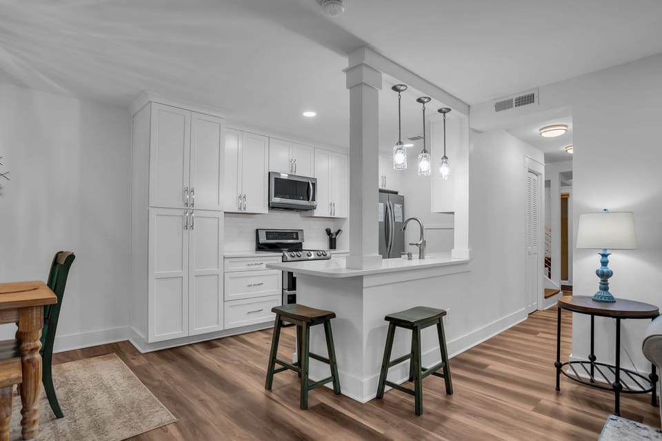Villa, Multiple Beds, Kitchen, Garden View (815 Clipper Court) | Private kitchen | Fridge, microwave, oven, stovetop