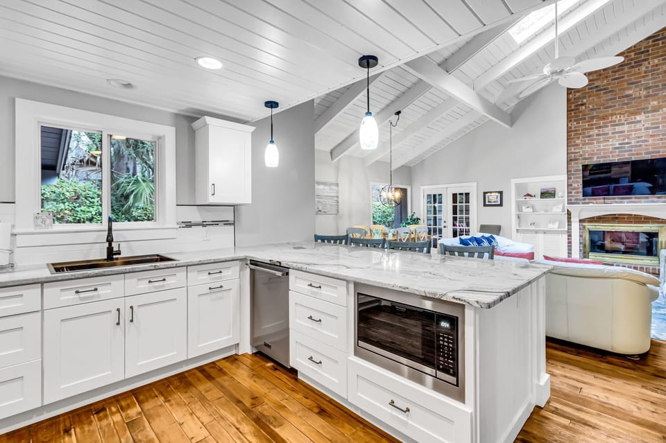 House, Multiple Beds, Kitchen, Pool View (67 Forest Drive) | Private kitchen | Fridge, microwave, oven, stovetop