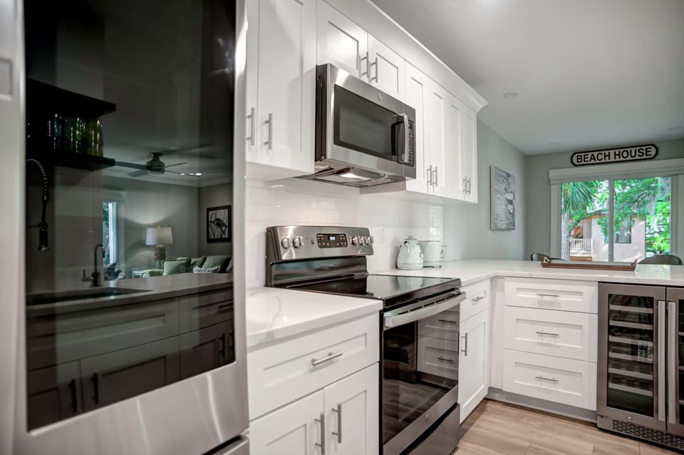 Villa, Multiple Beds, Kitchen, Garden View (805 Clipper Court) | Private kitchen | Fridge, microwave, oven, stovetop