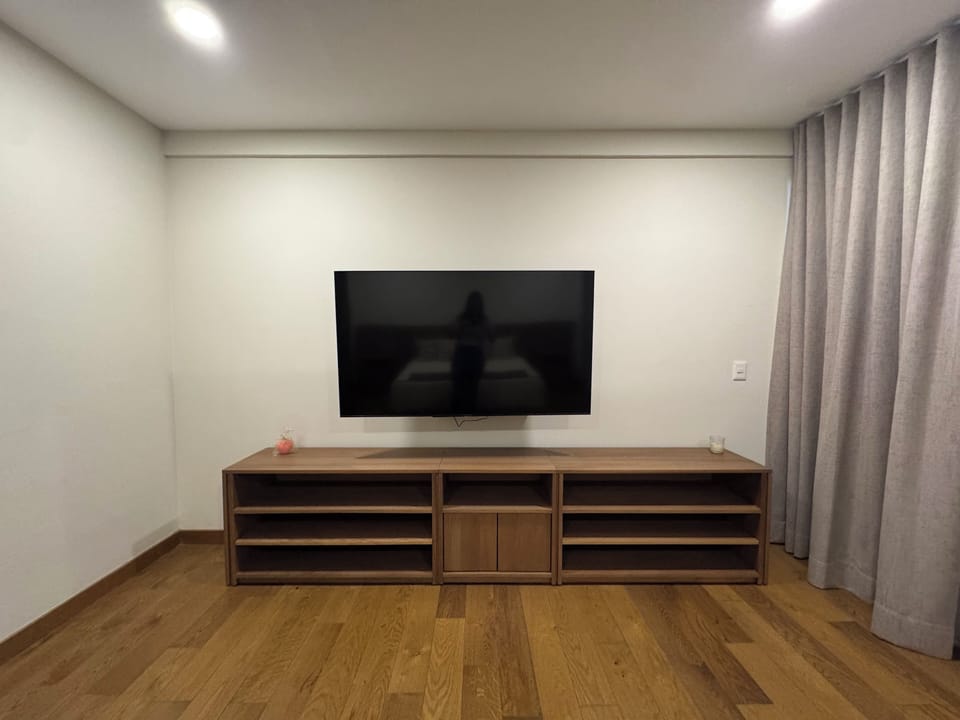 Deluxe Apartment, City View | Iron/ironing board, free WiFi