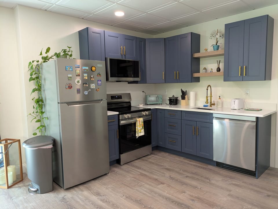 All brand new stainless steel appliances. 