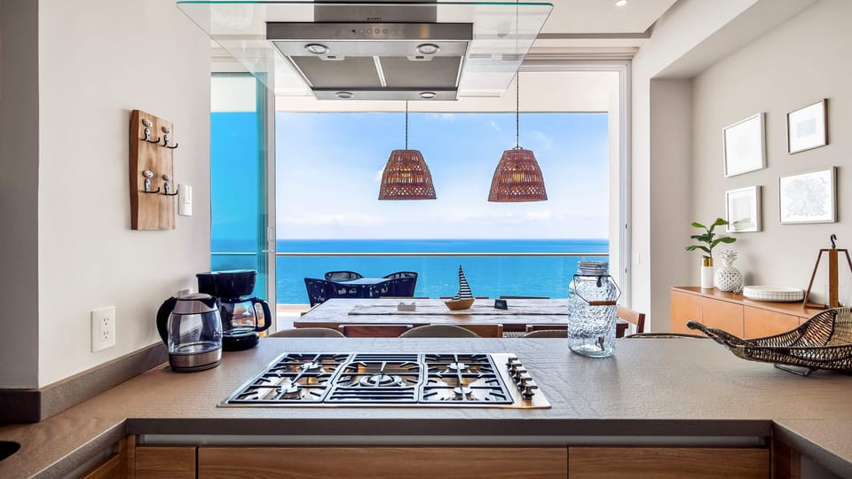 Luxury Penthouse, 4 Bedrooms, Pets Allowed, Ocean View | Private kitchen | Coffee/tea maker, electric kettle
