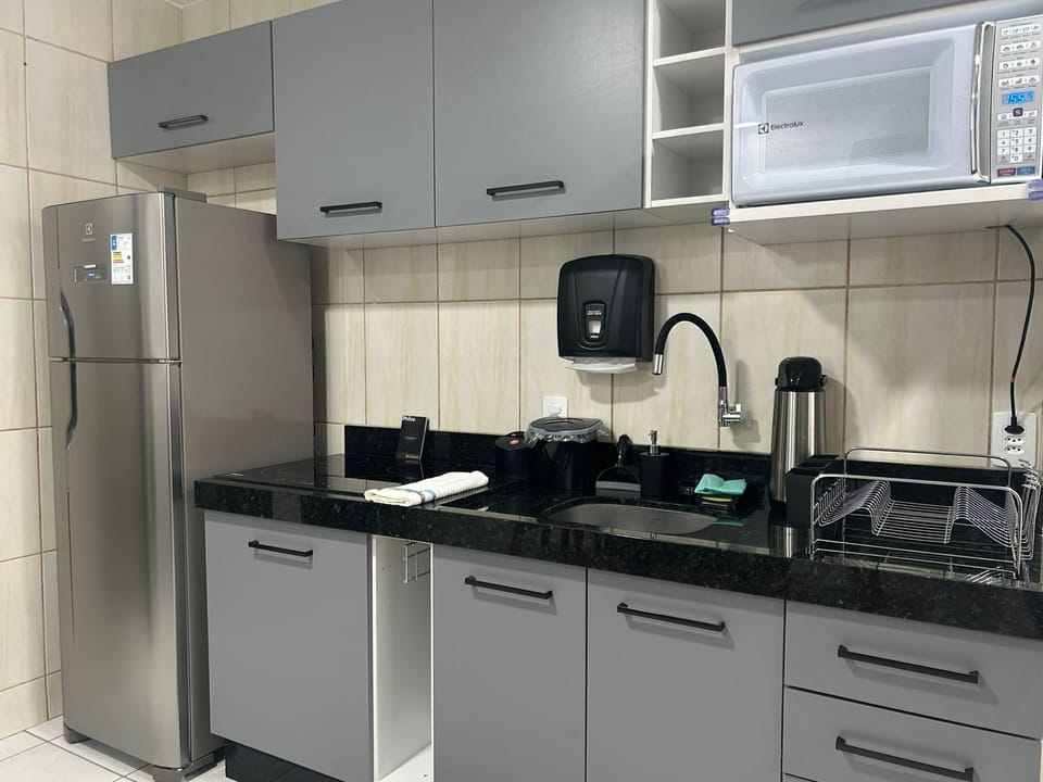 Family Apartment, City View | Private kitchen | Electric kettle