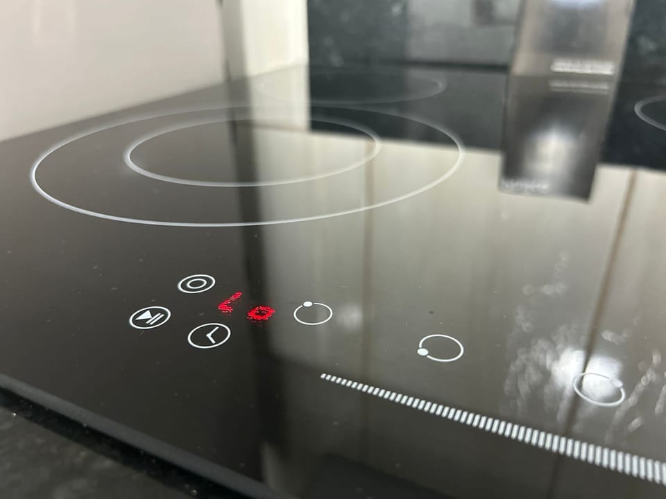 Family Apartment, City View | Private kitchen | Electric kettle