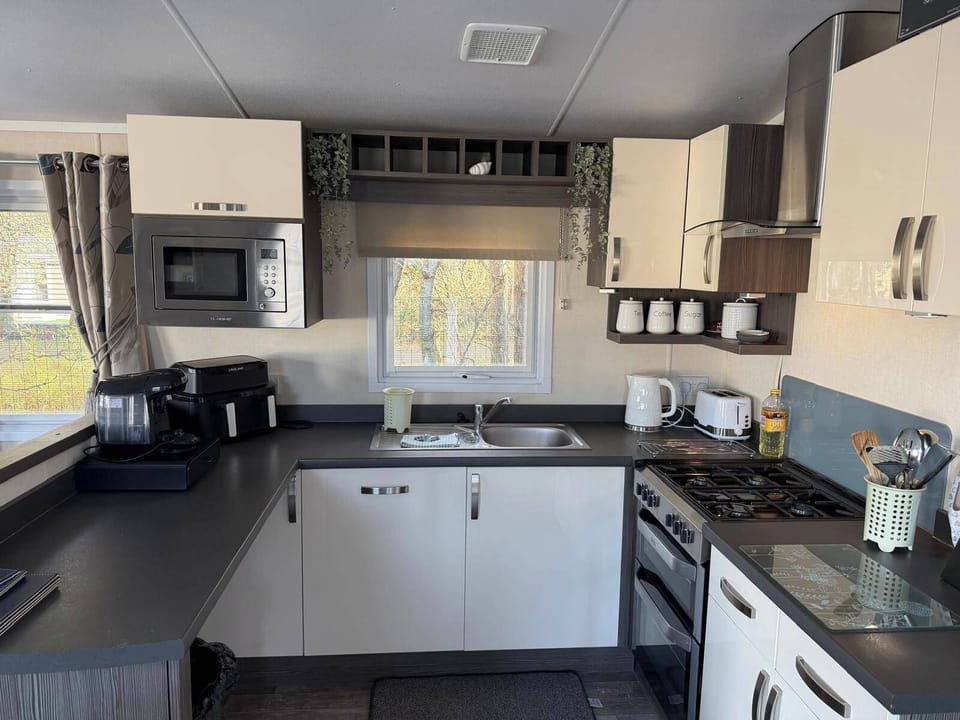 A good sized kitchen with all that you need to self cater.  Includes a coffee machine, air fryer, microwave and dishwasher.