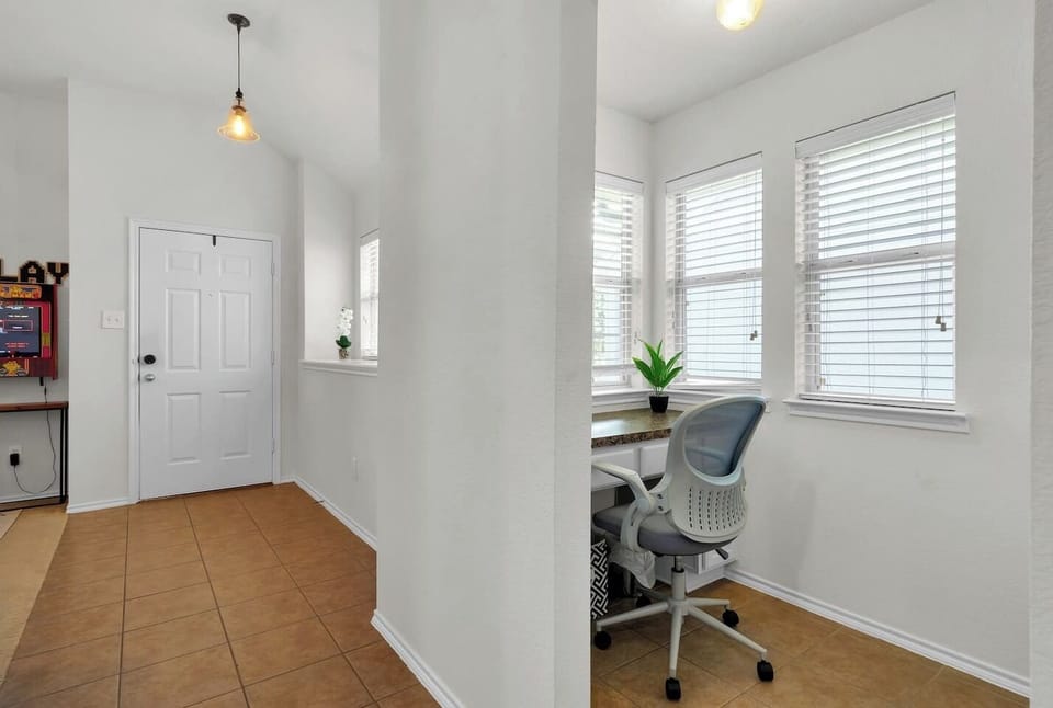 Great office space for those work from home days. High speed internet throughout the house. 