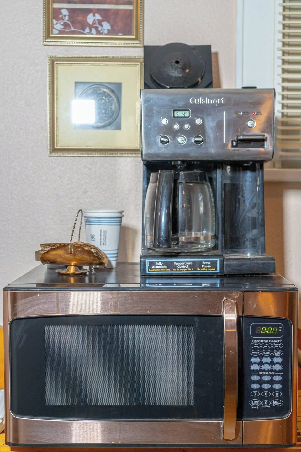 Start your mornings right at the coffee bar, stocked with creamers & sweeteners.