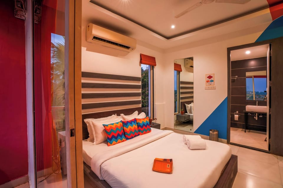 Deluxe Private AC Room with Balcony and Ensuite Bathroom | Free WiFi