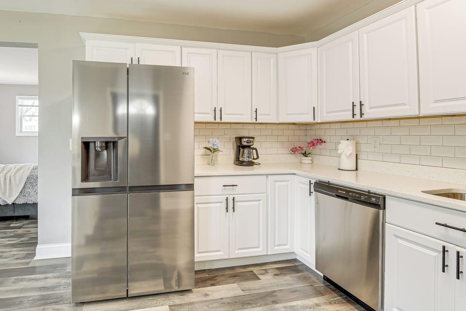 Kitchen | Stove/Oven | Microwave | 1st Floor