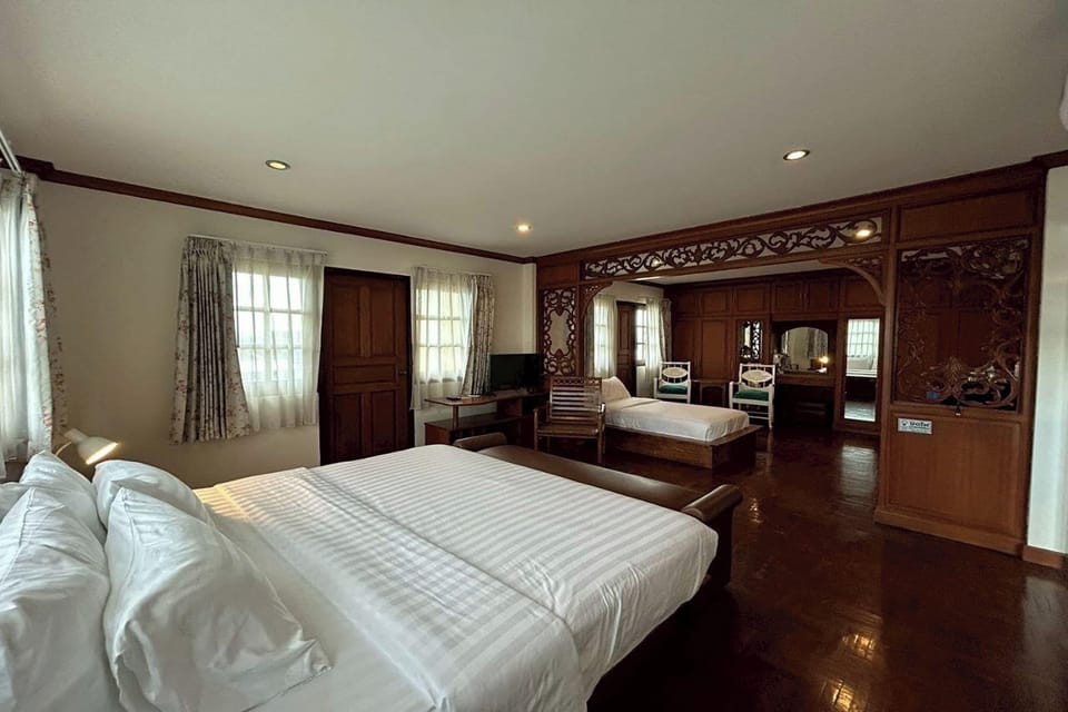Family Room | Desk, free WiFi, bed sheets