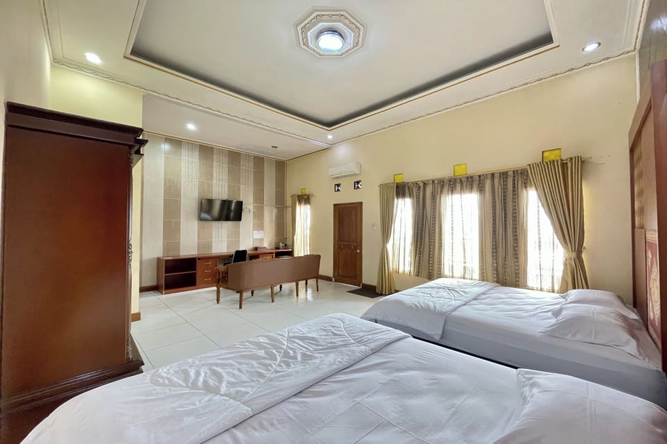 Suite | Desk, free WiFi, bed sheets