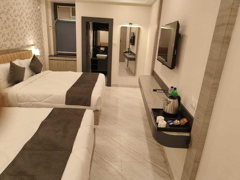 Family Quadruple Room | Desk, iron/ironing board, free WiFi