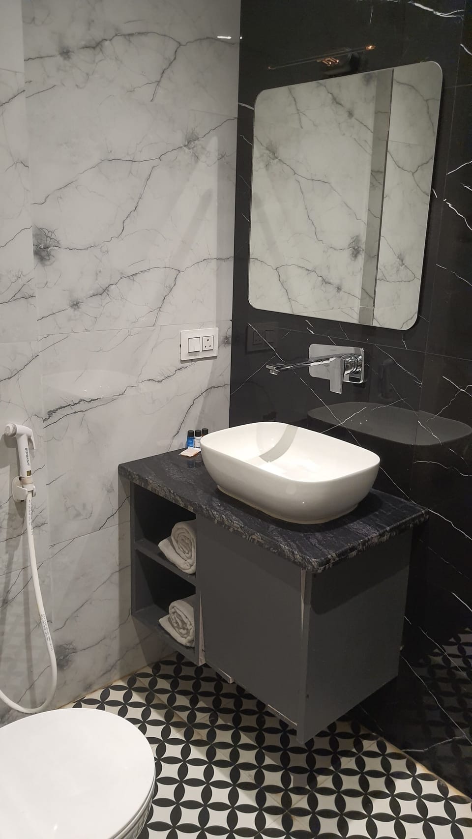 Deluxe Double Room | Bathroom | Shower, slippers, towels, soap