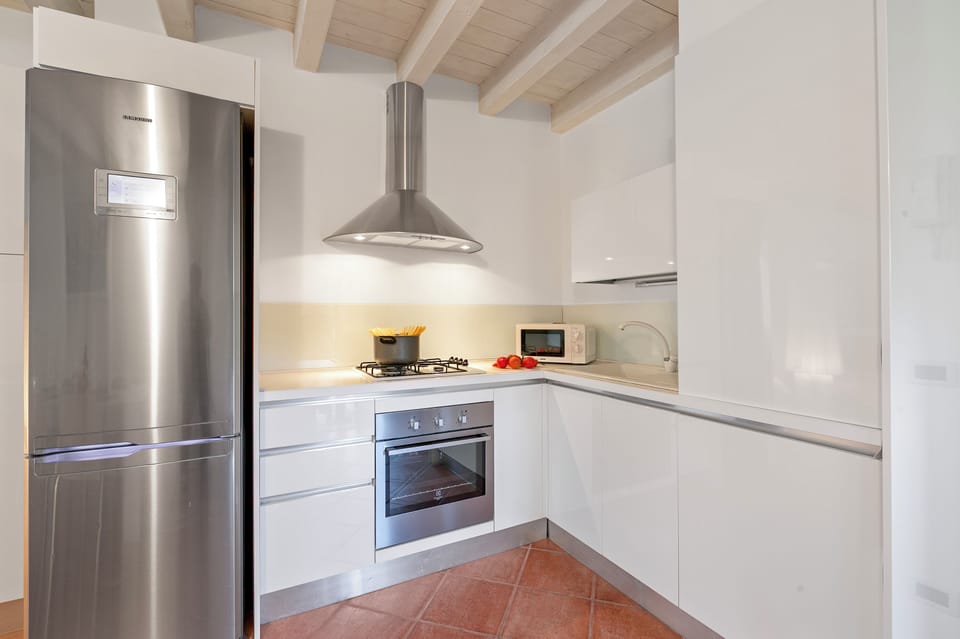 Standard Apartment, Multiple Bedrooms (Magnolia House) | Private kitchen | Fridge, microwave, oven, stovetop