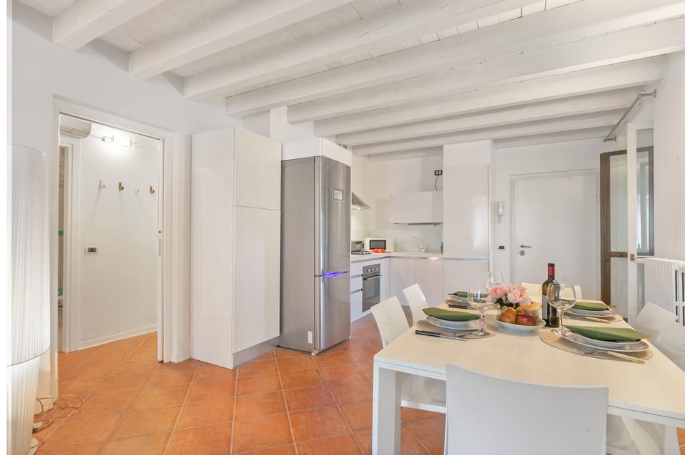 Standard Apartment, Multiple Bedrooms (Magnolia House) | Dining