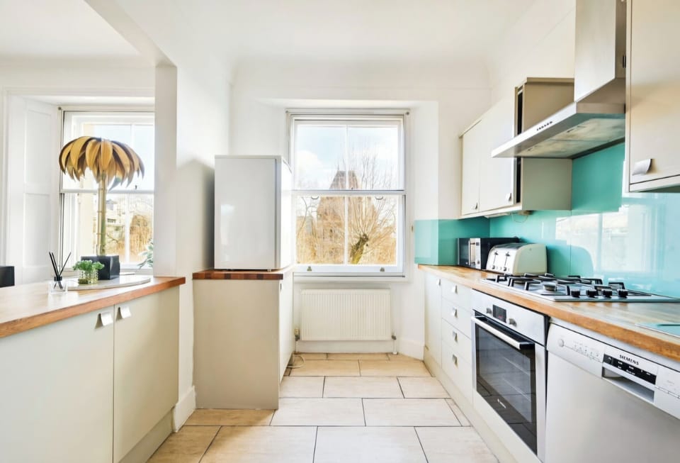 Apartment | Private kitchen | Fridge, microwave, oven, stovetop