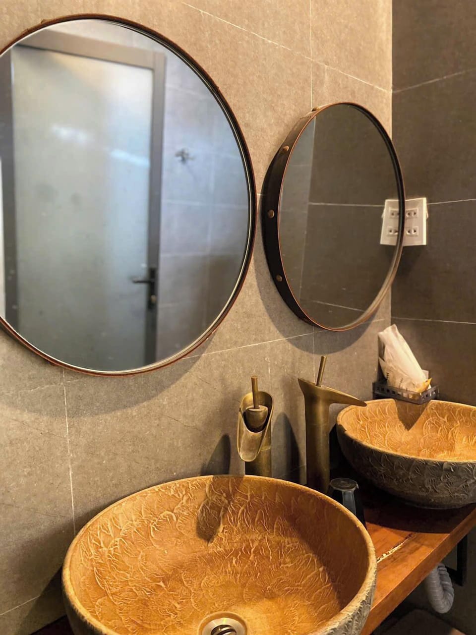 Family Room | Bathroom | Shower, free toiletries, hair dryer, towels