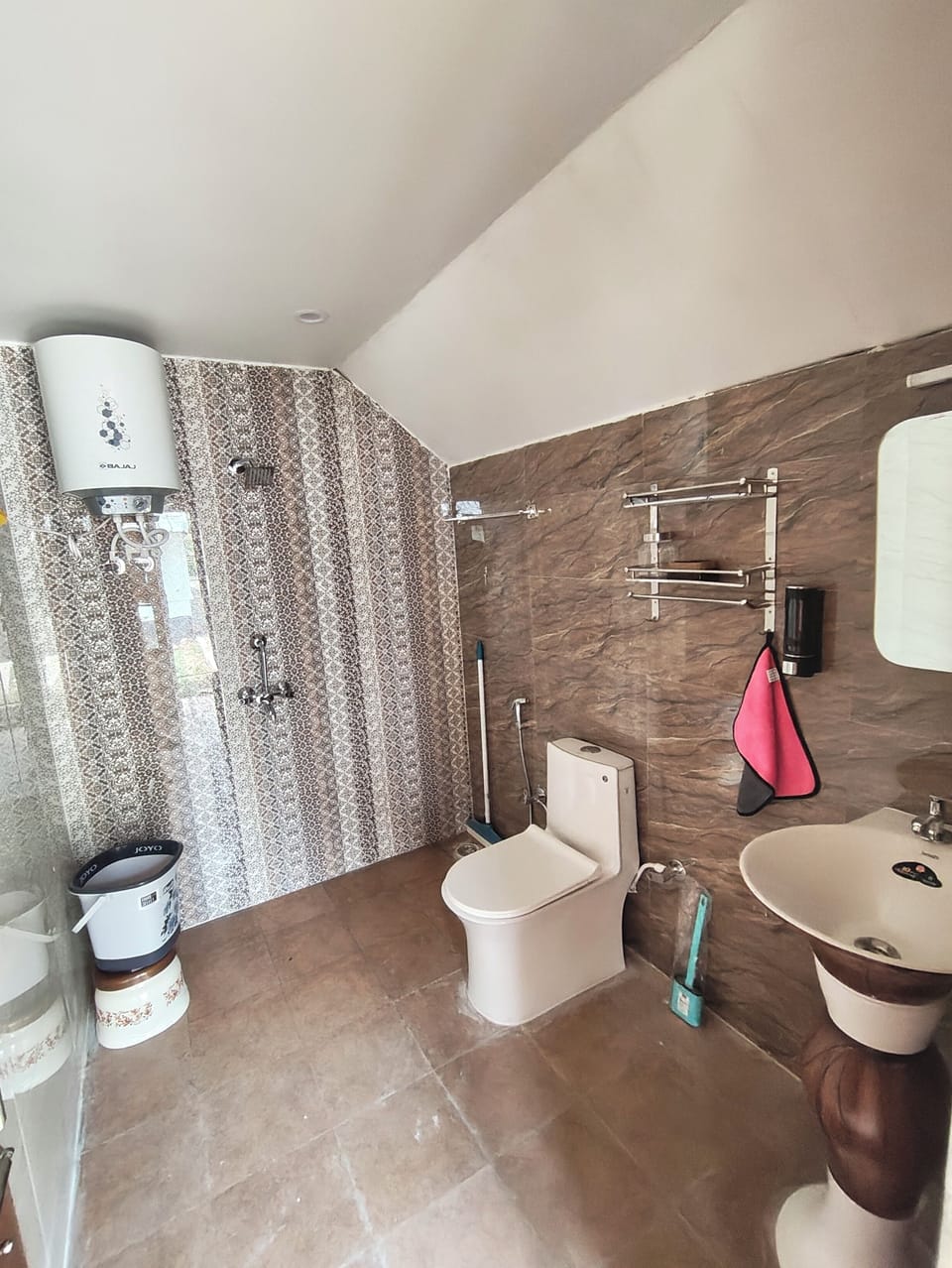 Deluxe Single Room, Balcony, River View | Bathroom | Free toiletries, slippers, towels, soap