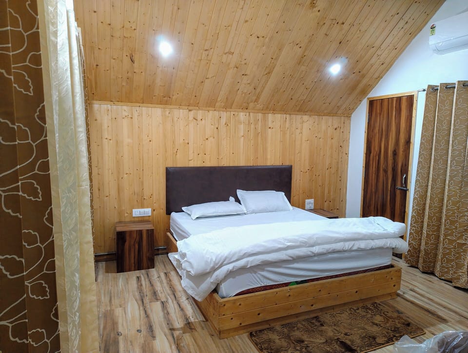 Deluxe Single Room, Balcony, River View | Blackout drapes, iron/ironing board, free WiFi