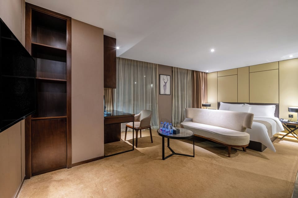 Haoyue Lanting Hotel (Shenzhen Bao'an Xixiang Metro Station Branch) Bed and Breakfast in Shenzhen