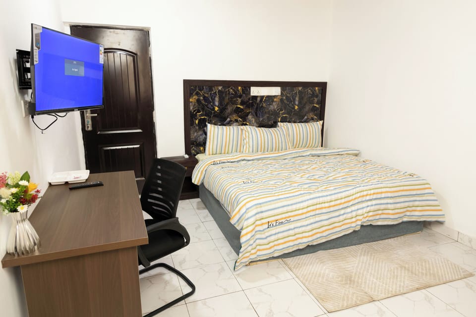 Desk, laptop workspace, WiFi (free), bed sheets