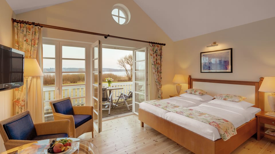 Apartment with Balcony | Hypo-allergenic bedding, in-room safe, desk, soundproofing