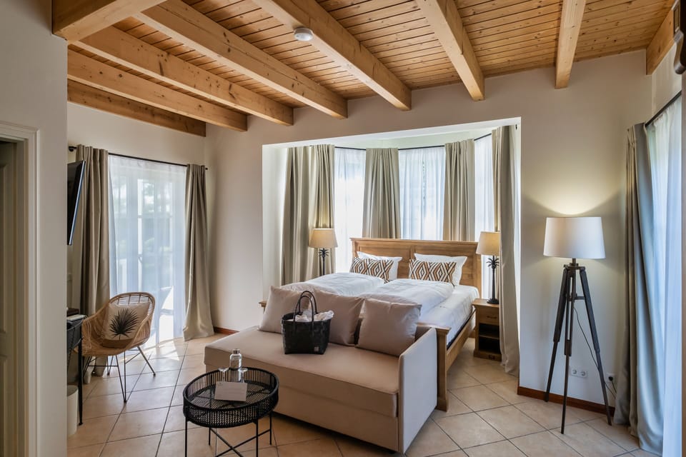 Studio | Hypo-allergenic bedding, in-room safe, desk, soundproofing