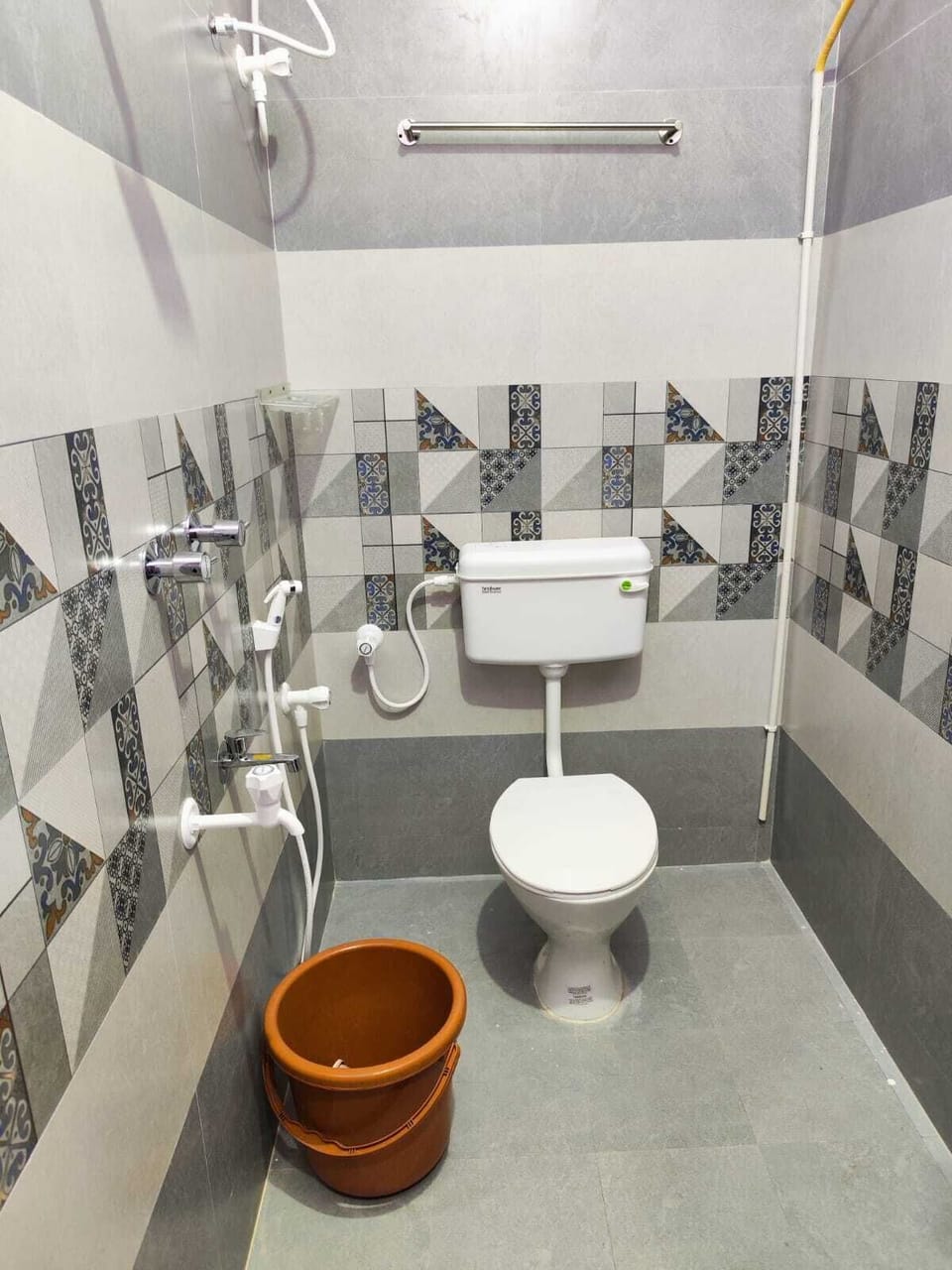 Shower, towels, soap, shampoo