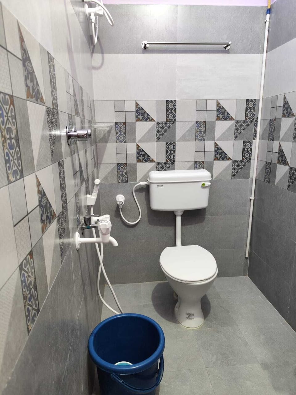 Shower, towels, soap, shampoo