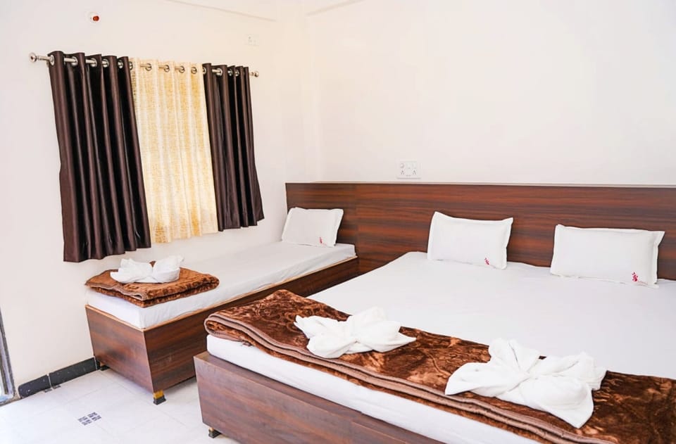 Hypo-allergenic bedding, desk, soundproofing, free WiFi