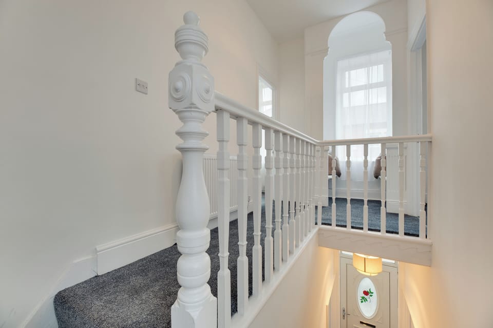 Mauve Modern 3-Bedroom Home in Newcastle House in Newcastle upon Tyne