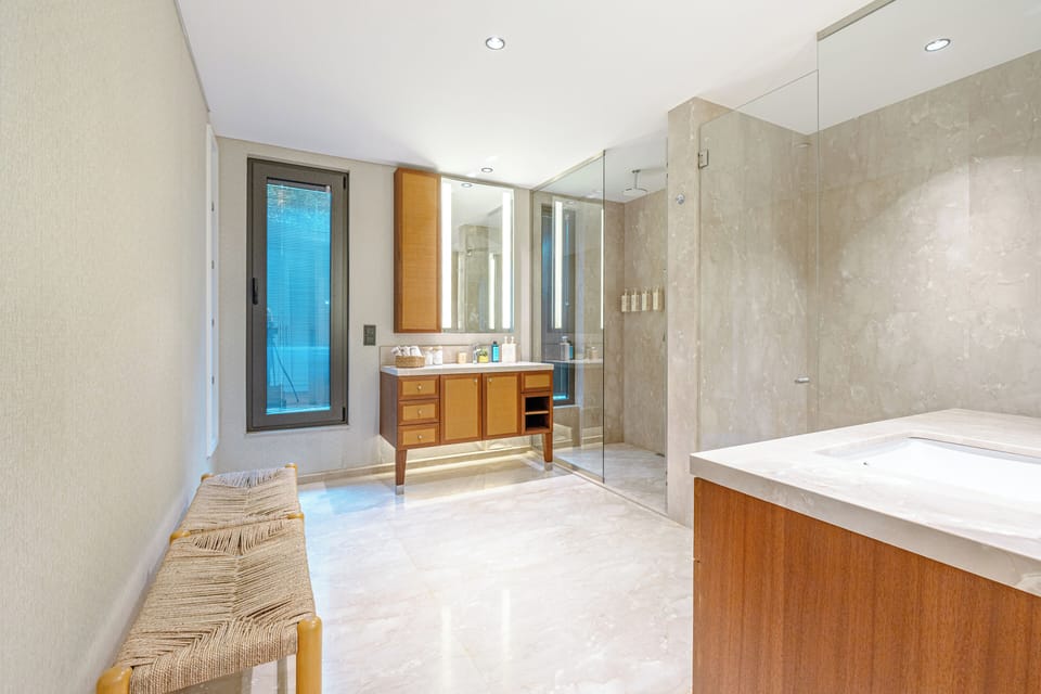 Main Ensuite Bedroom With King Bed