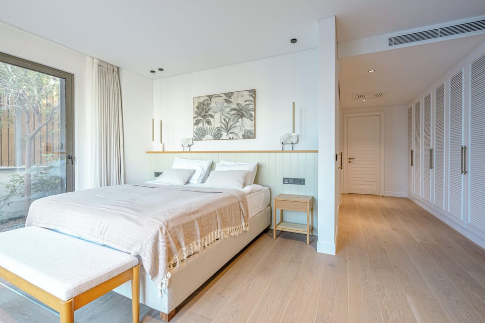 Main Ensuite Bedroom With King Bed
