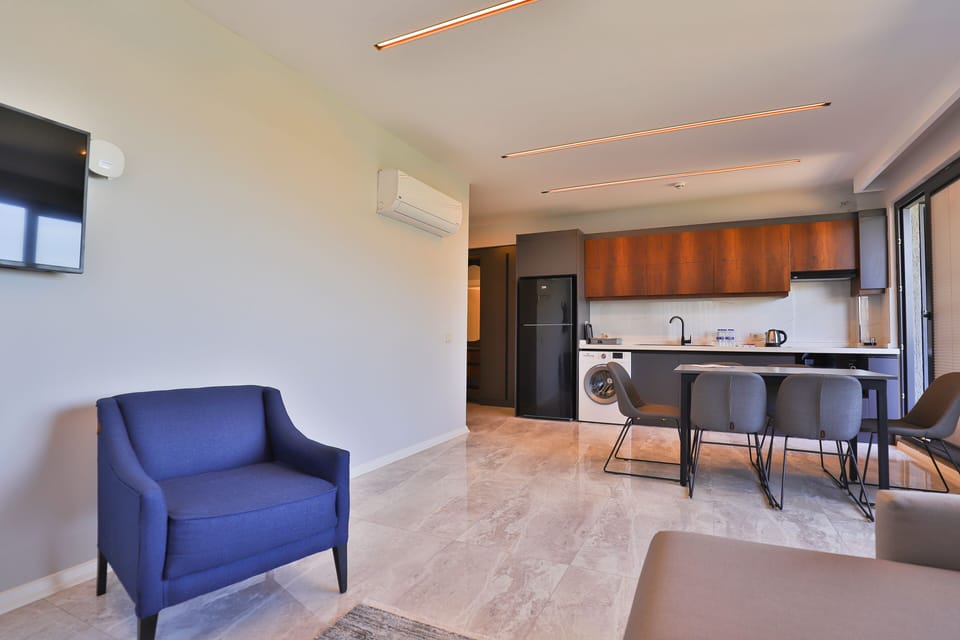 Deluxe Apartment, 2 Bedrooms, Kitchen, City View | Soundproofing, free WiFi, bed sheets