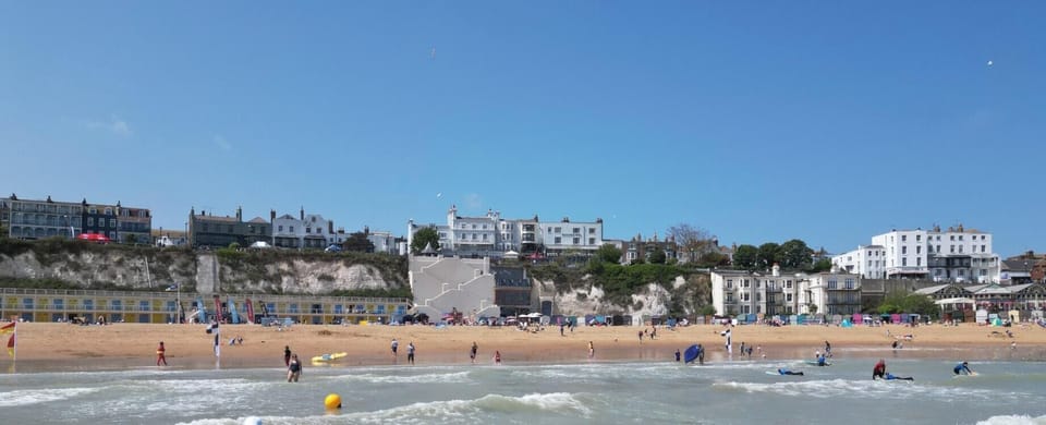 Viking Bay Broadstairs - Seas The View- Ramsgate - Kent - Seastay.co.uk