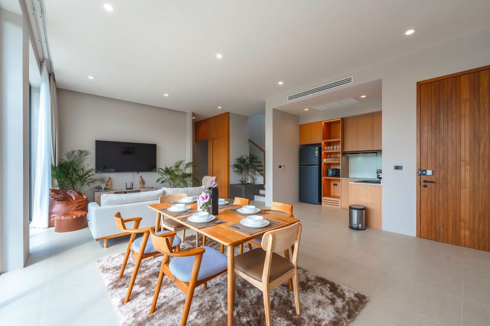 Design Villa, 3 Bedrooms, Pool View | In-room dining