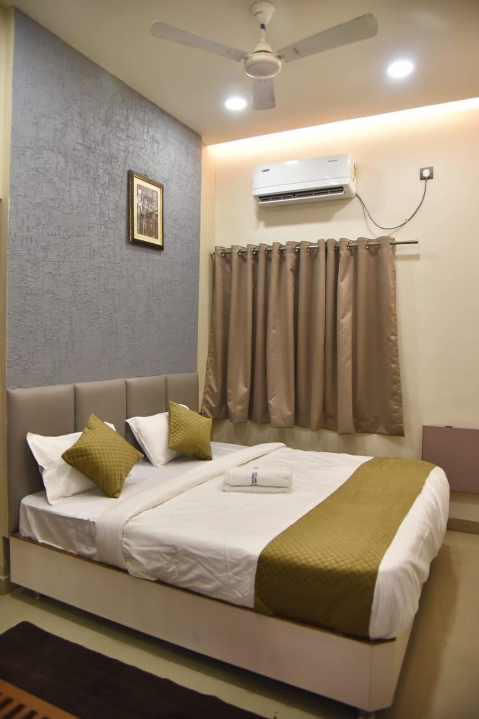 Deluxe Room | Desk, WiFi (free), bed sheets